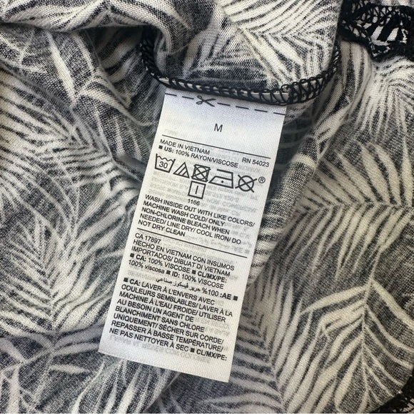 Old Navy Feather Pattern Long Tank size M - Picture 4 of 5